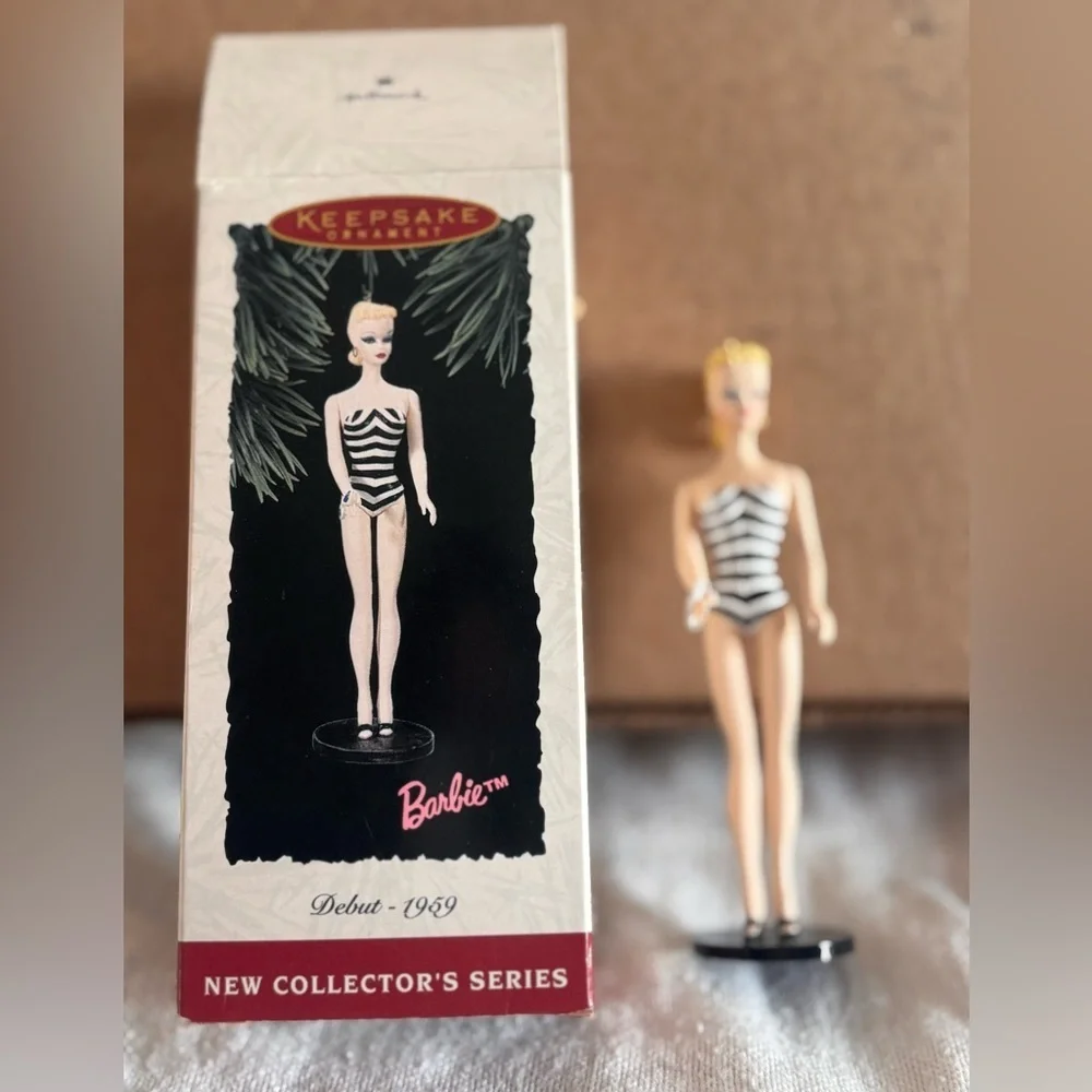 Hallmark 1994 Debut 1959 Barbie Doll Series Christmas Ornament New in box.